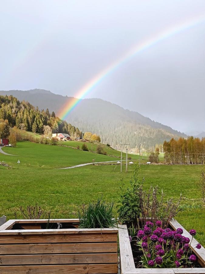 Orheimstunet - Gardsferie For Storfamilien Der Ogsa Hunden Er Velkommen Starheim Dış mekan fotoğraf